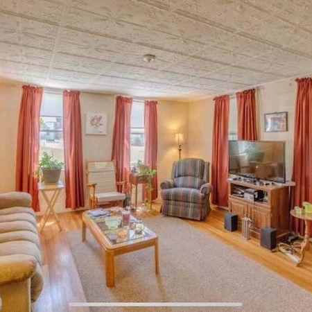 Cute 6-Bedroom Getaway In The Heart Of 利特尔顿 外观 照片