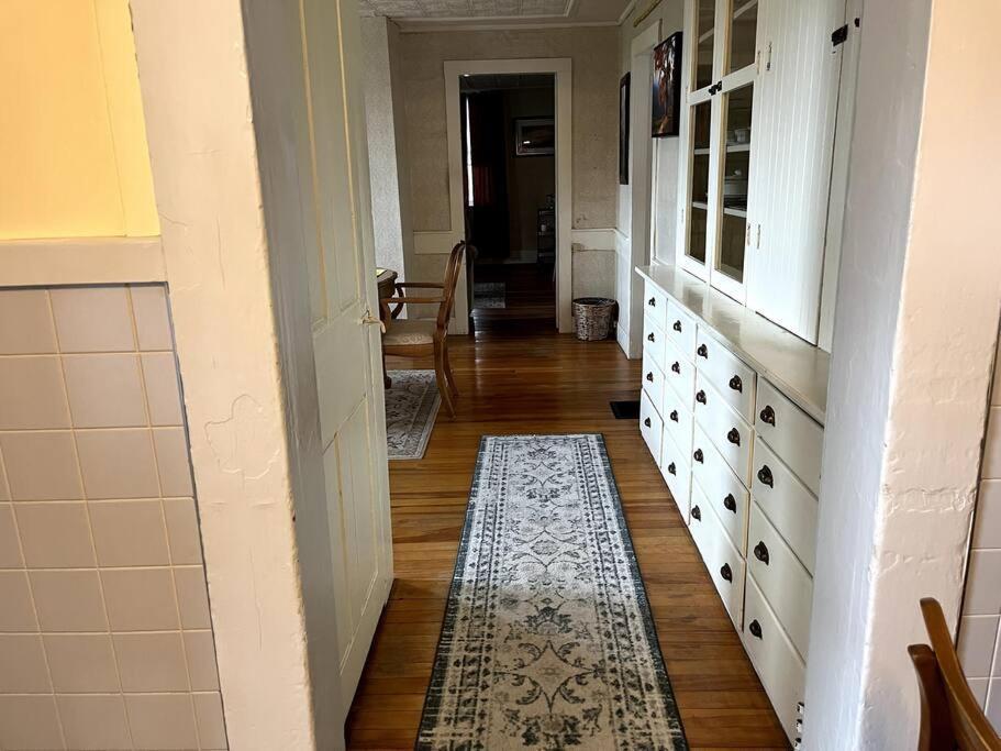 Cute 6-Bedroom Getaway In The Heart Of 利特尔顿 外观 照片