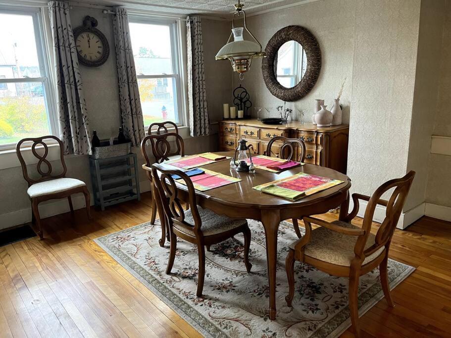 Cute 6-Bedroom Getaway In The Heart Of 利特尔顿 外观 照片