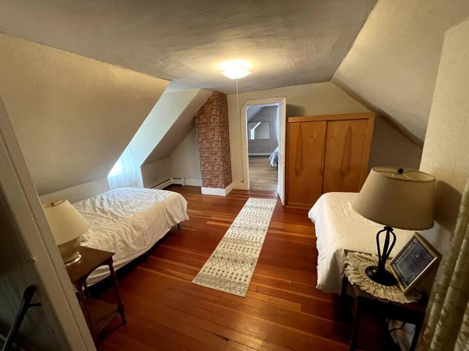 Cute 6-Bedroom Getaway In The Heart Of 利特尔顿 外观 照片