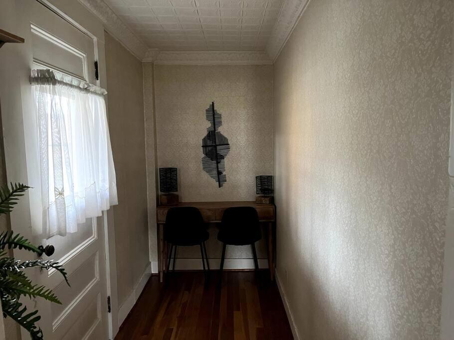 Cute 6-Bedroom Getaway In The Heart Of 利特尔顿 外观 照片