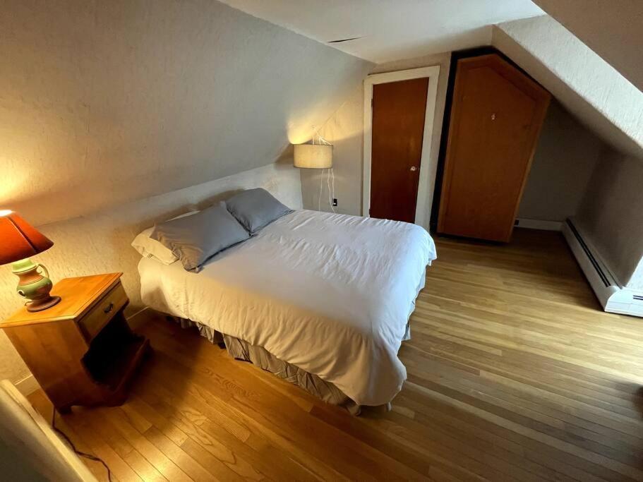 Cute 6-Bedroom Getaway In The Heart Of 利特尔顿 外观 照片