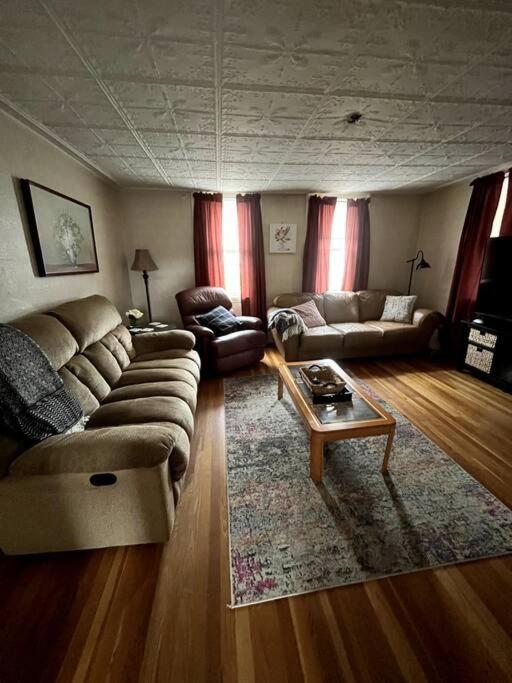 Cute 6-Bedroom Getaway In The Heart Of 利特尔顿 外观 照片
