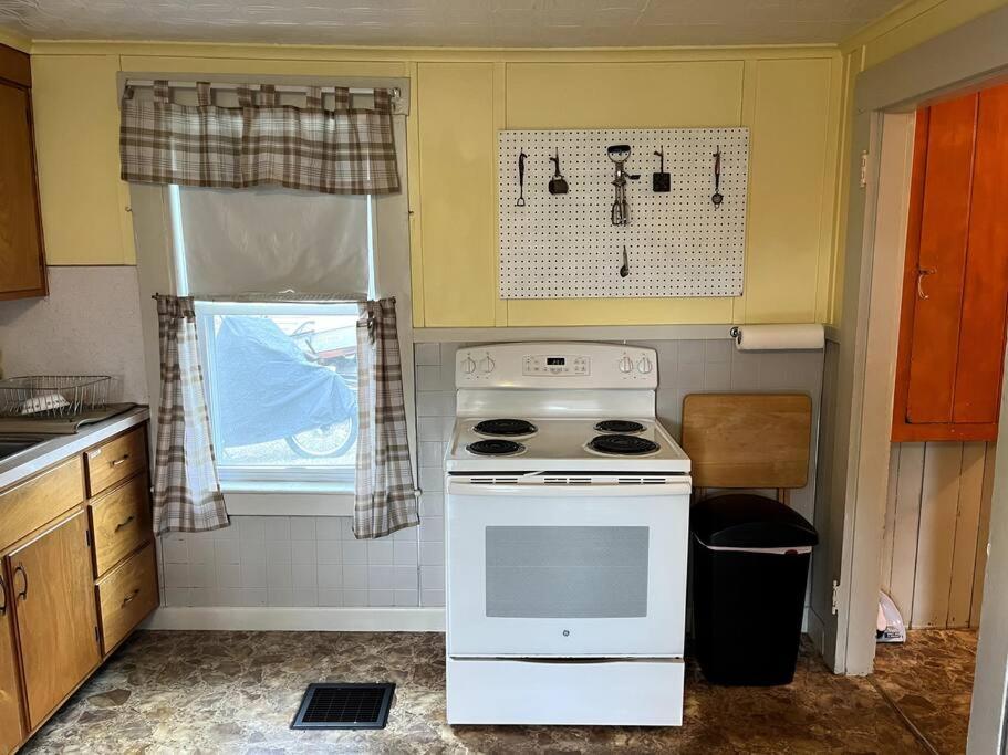 Cute 6-Bedroom Getaway In The Heart Of 利特尔顿 外观 照片