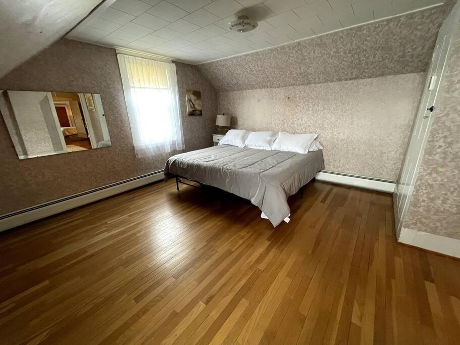 Cute 6-Bedroom Getaway In The Heart Of 利特尔顿 外观 照片