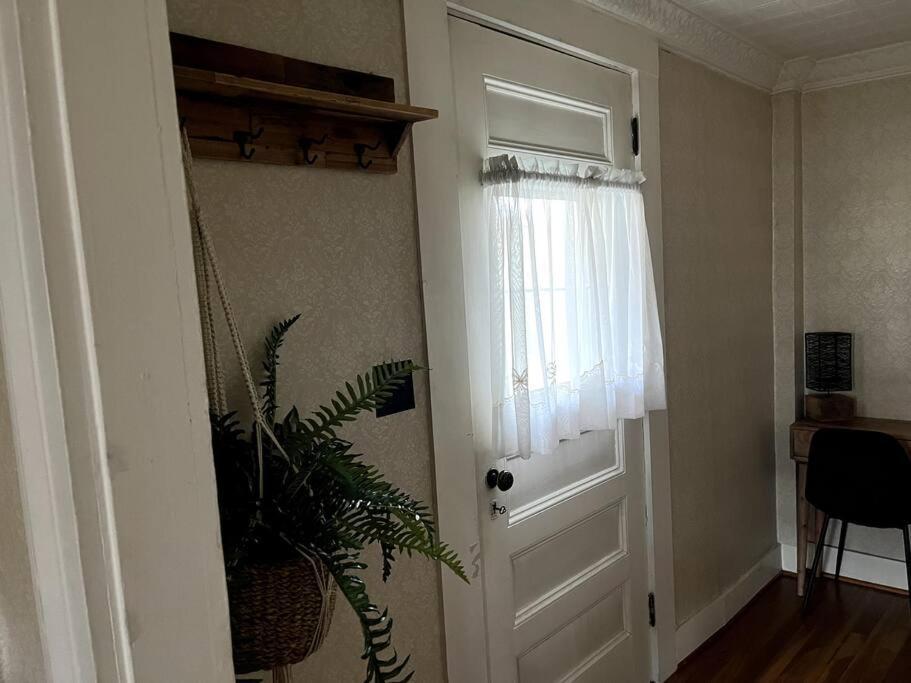 Cute 6-Bedroom Getaway In The Heart Of 利特尔顿 外观 照片